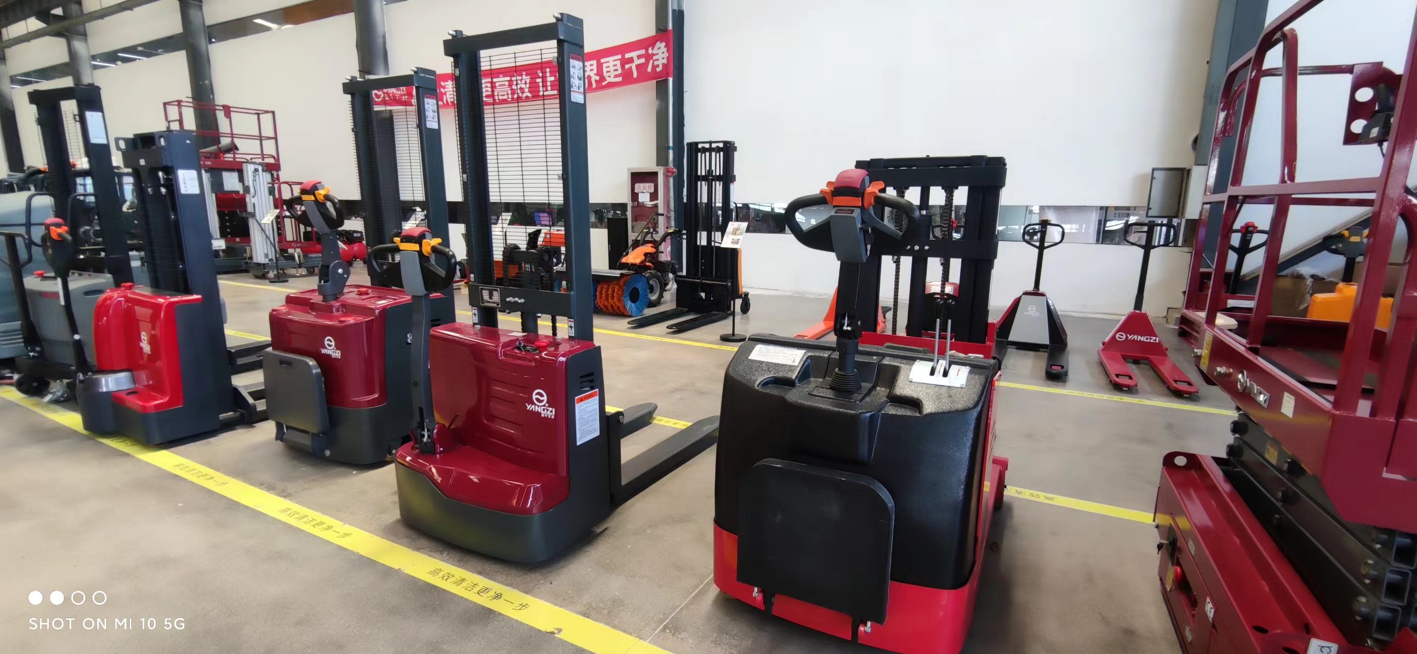  電動(dòng)液壓叉車(chē)的特點(diǎn)是什么？
